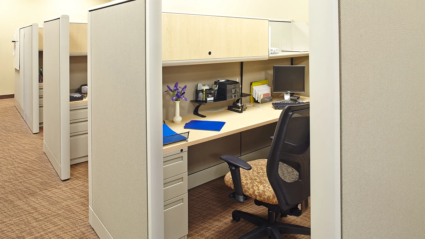 Workspace organization dashboard showing desk setup modules, ergonomic progress indicators, and zone planning panels